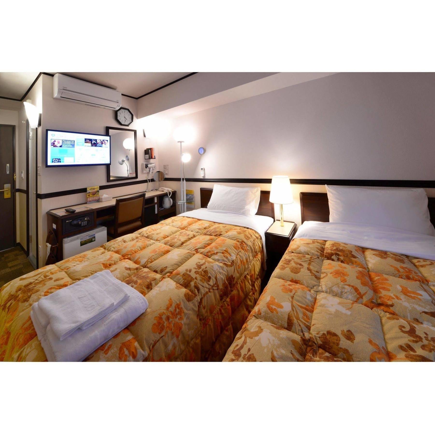 Toyoko Inn Nagoya-Eki Sakuradori-Guchi Honkan Exterior foto