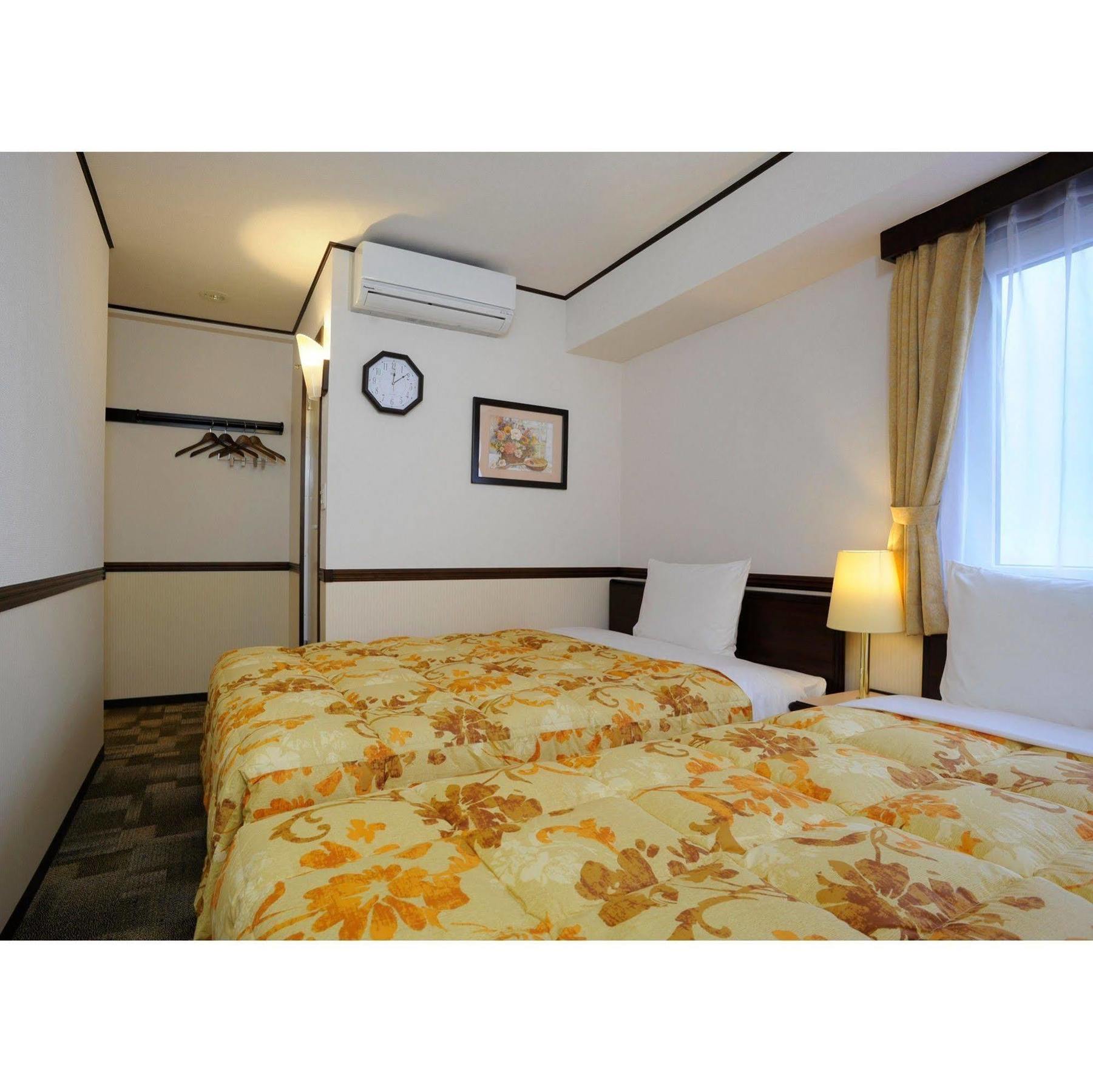 Toyoko Inn Nagoya-Eki Sakuradori-Guchi Honkan Exterior foto